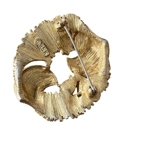 Vintage BSK gold-tone faux pearl wreath pin brooch. - Picture 3 of 4